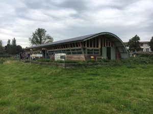 Demontage ijsbaan gebouw Hof van Blom